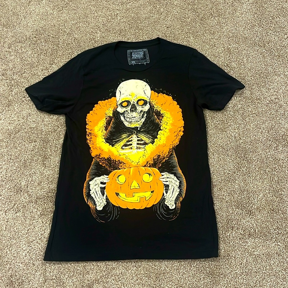 Electric zombie Halloween bones, rare T-shirt. Guys Size Small and gently worn.